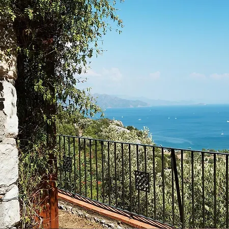 Dionysos Hotel 3*