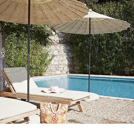 Dionysos Hotel 3*