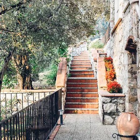 Dionysos Hotel 3*